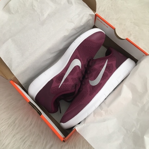 NEW Nike Free RN 2017 Women’s Sneakers - Picture 2 of 8